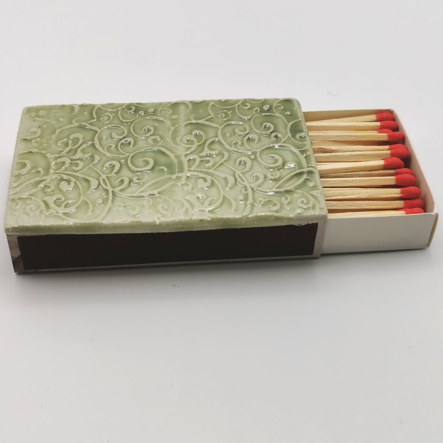 Streichholzschachtel mit Keramik Deko