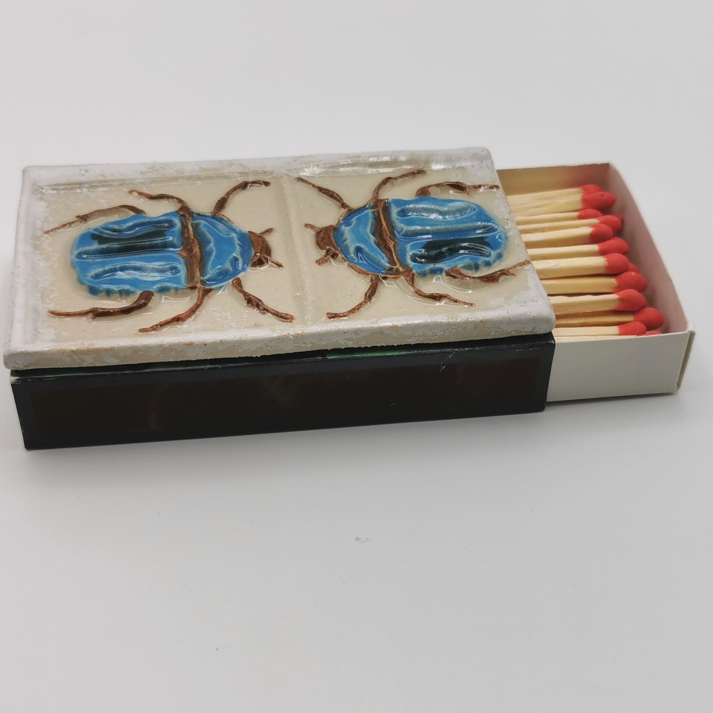 Streichholzschachtel mit Keramik Deko