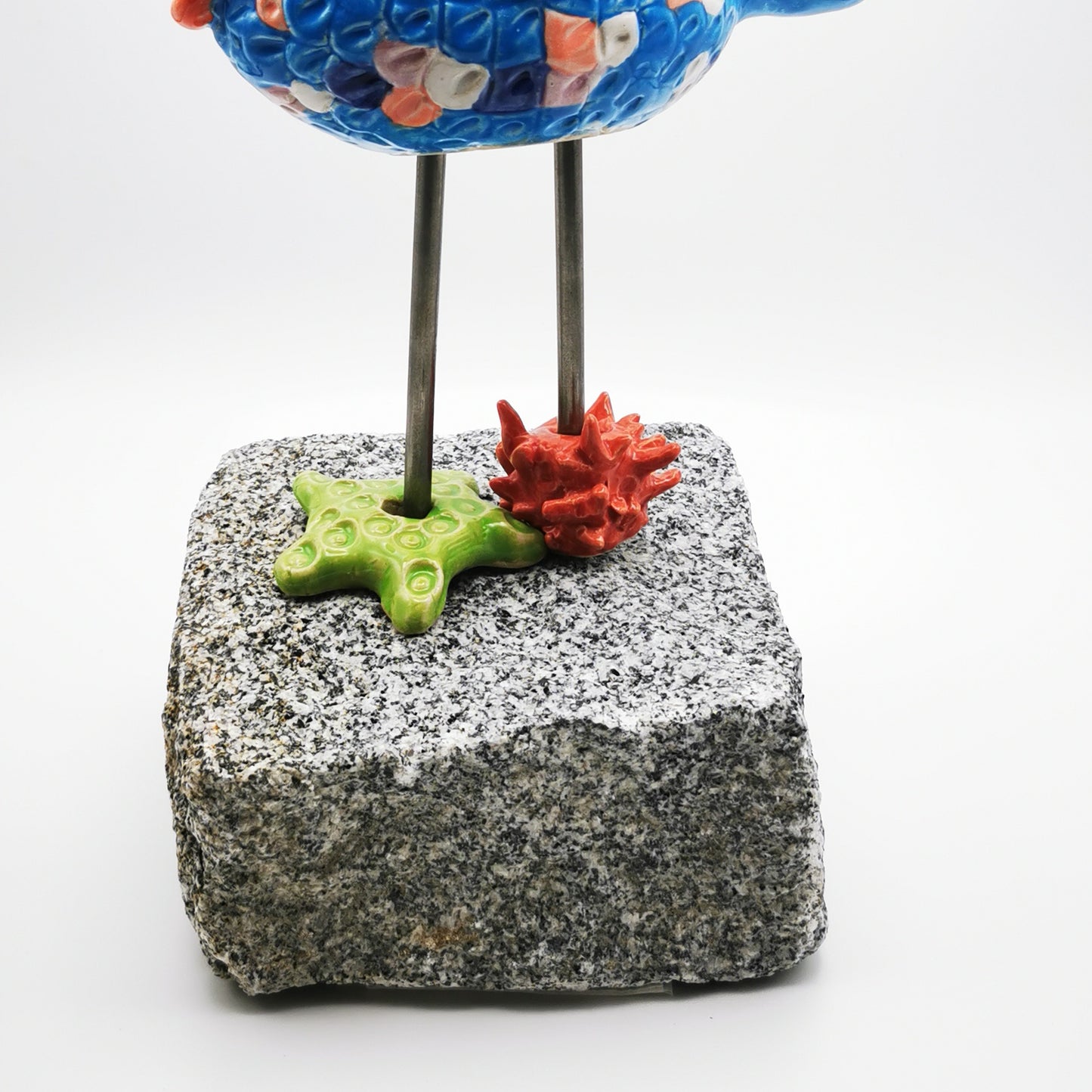 Garten Figur Deko Fisch auf Stein Keramik
