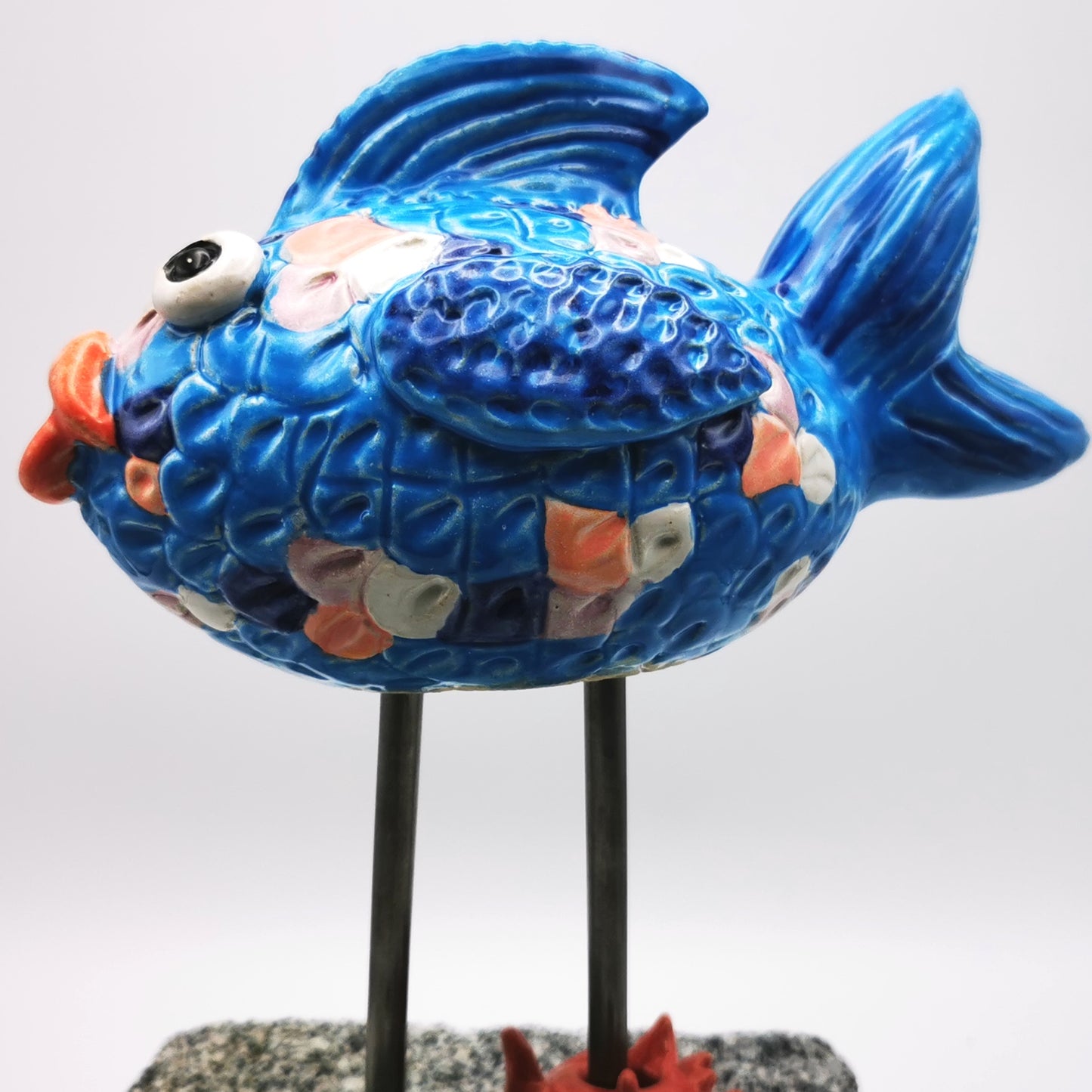 Garten Figur Deko Fisch auf Stein Keramik